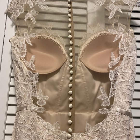 This dress needs a bride - Picture 3 of 7